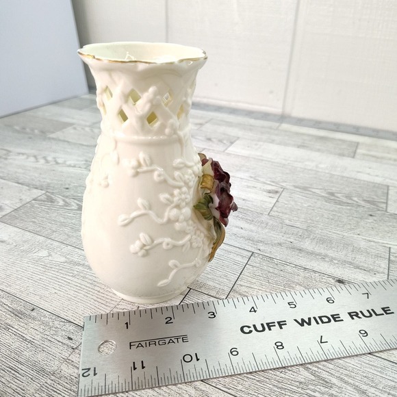 Porcelain Bud Vase 3D Red Roses Gold Trim Cottagecore Ivory Weave 5" Tall Floral - Picture 8 of 10